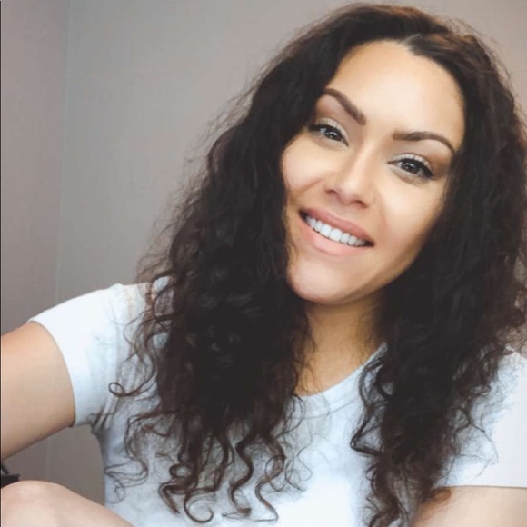 Meet your Posher, Cristina - Picture 1 of 1